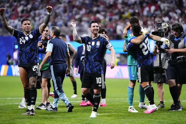 Mondial 2026 : L'ARGENTINE DOMINE L'ANGLETERRE ET FILE EN FINALE FACE À L'ESPAGNE