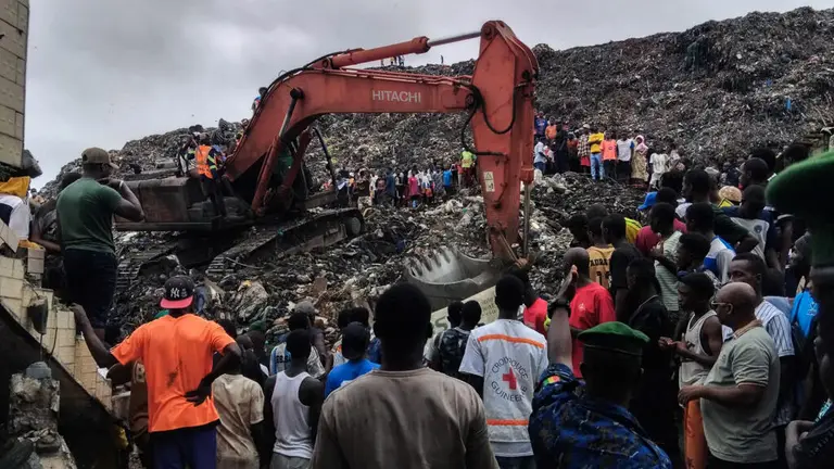 Guinée : AU MOINS 31 MORTS DANS L’ÉBOULEMENT D’UNE DÉCHARGE À CONAKRY