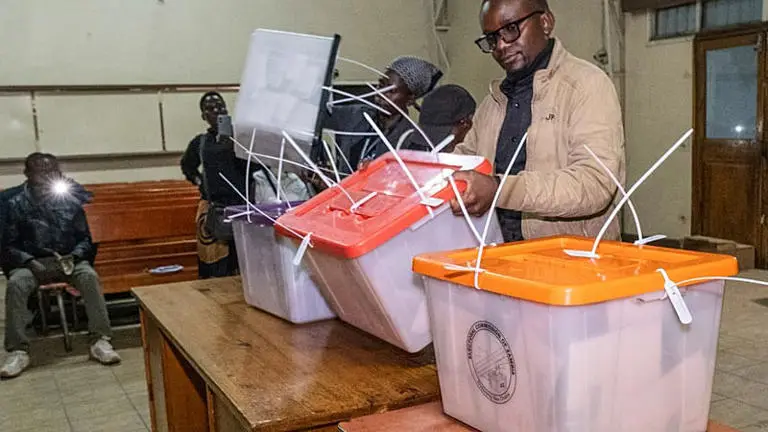 Politique & Élections : LE DEPOUILLEMENT SUSPENDU EN ZAMBIE APRES DES ACTES DE VIOLENCE