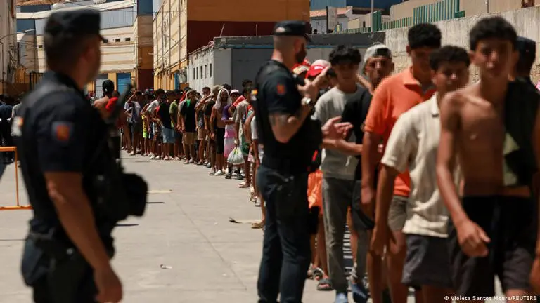 Migration : LE DESESPOIR ET LE MANQUE DE PERSPECTIVES POUSSENT DE JEUNES MAROCAINS VERS CEUTA
