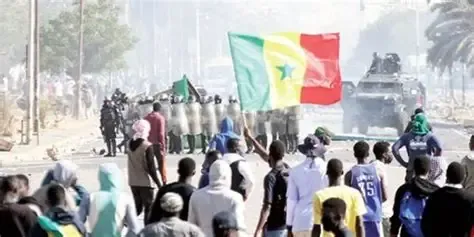 Manifestations politiques entre mars 2021 et mars 2024 : LES PREMIERES INTERPELLATIONS, MALGRE LA LOI D'AMNISTIE