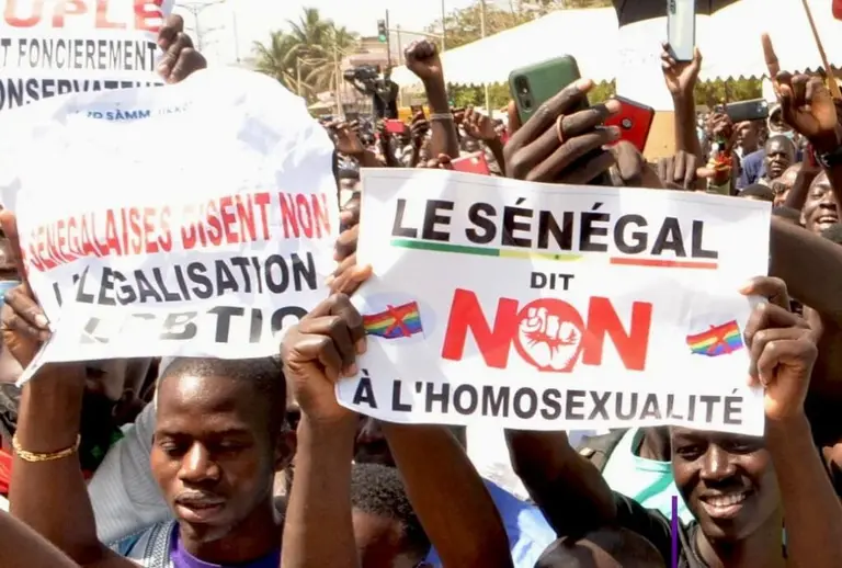 Sénégal : 71 PERSONNES INCULPEES SUR FOND DE DURCISSEMENT LEGISLATIF CONTRE L'HOMOSEXUALITE