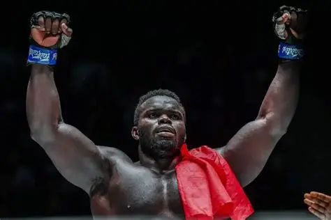 Sport & Justice : LE CHAMPION DE MMA REUG REUG PLACE SOUS CONTROLE JUDICIAIRE DANS L'AFFAIRE DES BILLETS NOIRS
