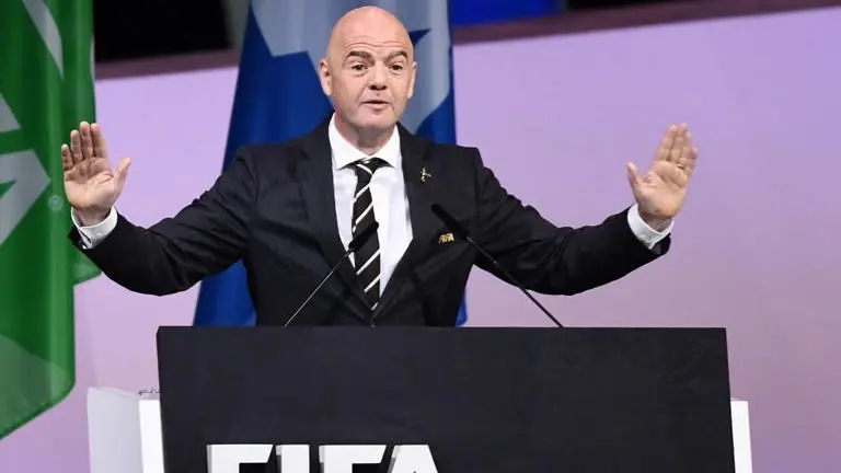 FIFA : GIANNI INFANTINO CONFIRME SA CANDIDATURE POUR MARS 2027 MALGRE LA TEMPETE INSTITUTIONNELLE